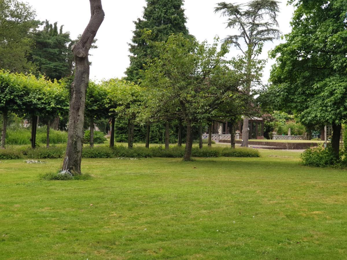 The Reading Whole Apartment With Private Lake And Gardens Exterior photo