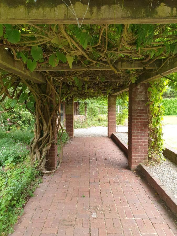 The Reading Whole Apartment With Private Lake And Gardens Exterior photo